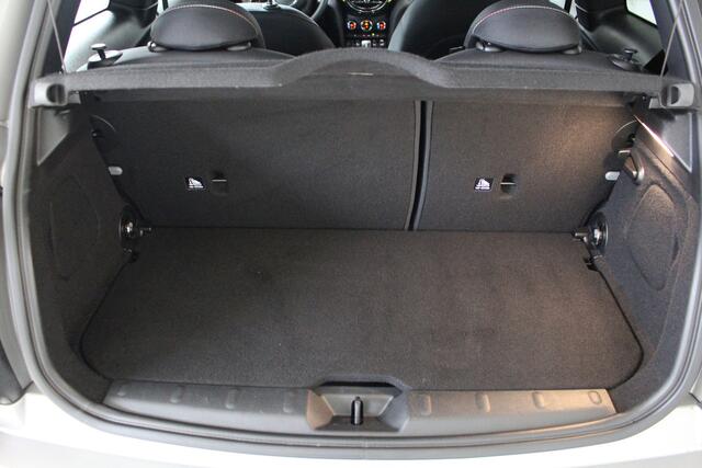 Mini COOPER Mini 1.5 Camden Edition Navigatie by App | Parkeersensoren | Airco | Lichtmetalen velgen