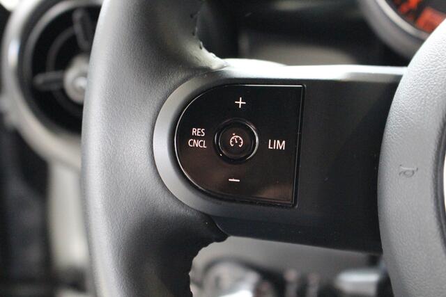 Mini COOPER Mini 1.5 Camden Edition Navigatie by App | Parkeersensoren | Airco | Lichtmetalen velgen