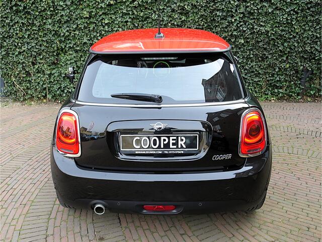 Mini COOPER 1.5 F56 LCI met Navi, BT, Clima, PDC en 15"
