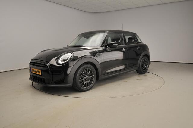 Mini COOPER 5-deurs PDC / LED / Cruise / ISOFIX / Navigatie / Alu wielen 16 inch black