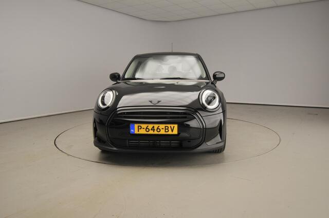 Mini COOPER 5-deurs PDC / LED / Cruise / ISOFIX / Navigatie / Alu wielen 16 inch black
