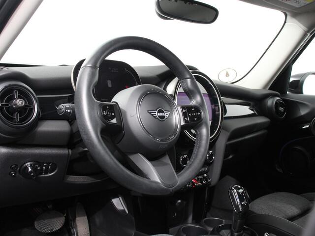 Mini COOPER Mini 1.5 Automaat Maximise | Achteruitrij Camera | Navigatie | Keyless start | Climate Control | Parkeer sensoren | Verwarmde voorstoelen