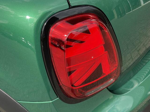 Mini COOPER Mini Cabrio 1.5 Classic / Automaat / NL-Auto / Dealer-Onderhouden / Vol-Leder / Stoelverwarming / Cruise-Control / Climate-Control / Apple-Carplay & Android-Auto / Instapverlichting / LED / Keyless / DAB Radio-Bluetooth / Navi / PDC-Achter / 16'' LMV / EN