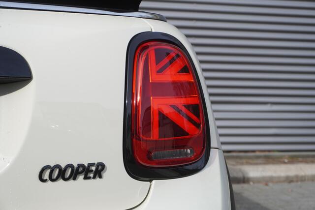 Mini COOPER Cabrio C Classic Uitvoering | Comfort Plus Pakket | 17 inch LM Tentacle Spoke black | Comfort Access | Piano Black Exterior pack