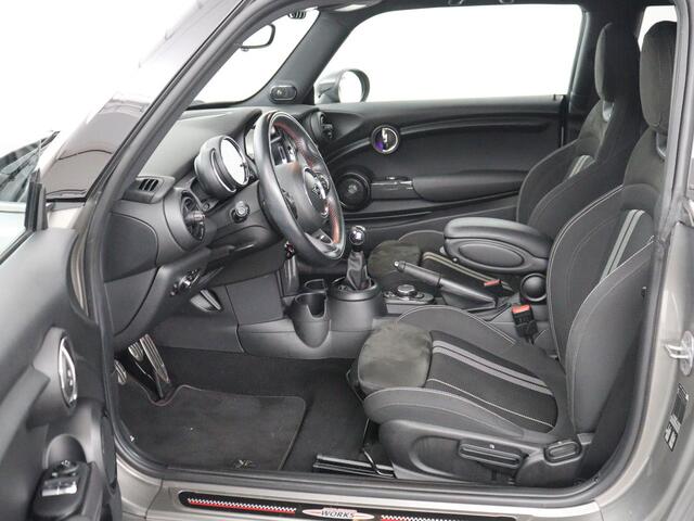 Mini COOPER 1.5 Cooper | Harman/Kardon | Carplay | Sportstoelen | Full LED | Navigatie | Climate control | Park Assist | Cruise control | Getint glas