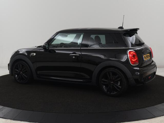 Mini COOPER 1.5 Chili Serious Business | Stoelverwarming | Head-Up | Sportstoelen | Harman/Kardon | Navigatie | Climate control | Full LED | Parkeerhulp | Cruise control | Half leder | Bluetooth