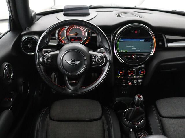 Mini COOPER 1.5 Chili Serious Business | Stoelverwarming | Head-Up | Sportstoelen | Harman/Kardon | Navigatie | Climate control | Full LED | Parkeerhulp | Cruise control | Half leder | Bluetooth