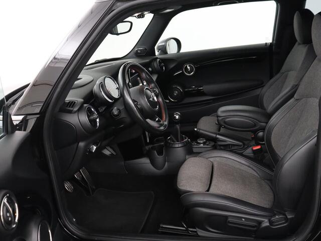 Mini COOPER 1.5 Chili Serious Business | Stoelverwarming | Head-Up | Sportstoelen | Harman/Kardon | Navigatie | Climate control | Full LED | Parkeerhulp | Cruise control | Half leder | Bluetooth