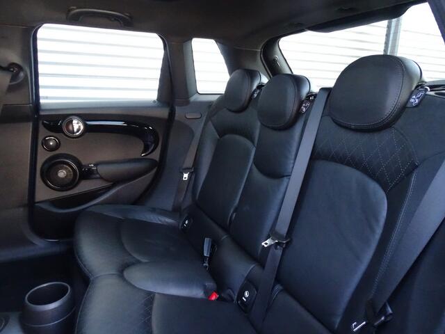 Mini COOPER Mini 2.0 SD Chili Serious Business Automaat | LED | Leder | Pano