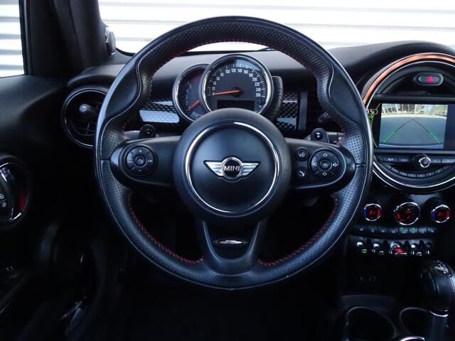 Mini COOPER Mini 2.0 SD Chili Serious Business Automaat | LED | Leder | Pano