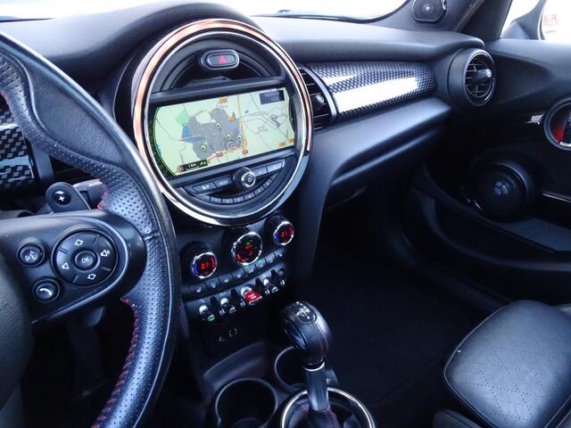 Mini COOPER Mini 2.0 SD Chili Serious Business Automaat | LED | Leder | Pano