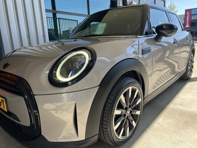 Mini COOPER Mini 1.5 MINI Yours | AUTOMAAT | LEDER | CAMERA | CARPLAY/ANDROID | NAVI | CRUISE CONTROL | PDC | CLIMATE CONTROL | STOELVERWARMING | LMV 17'' | KEYLESS | DAB | LED | BLUETOOTH