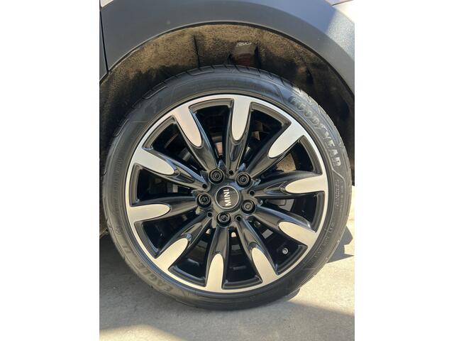 Mini COOPER Mini 1.5 MINI Yours | AUTOMAAT | LEDER | CAMERA | CARPLAY/ANDROID | NAVI | CRUISE CONTROL | PDC | CLIMATE CONTROL | STOELVERWARMING | LMV 17'' | KEYLESS | DAB | LED | BLUETOOTH