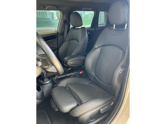 Mini COOPER Mini 1.5 MINI Yours | AUTOMAAT | LEDER | CAMERA | CARPLAY/ANDROID | NAVI | CRUISE CONTROL | PDC | CLIMATE CONTROL | STOELVERWARMING | LMV 17'' | KEYLESS | DAB | LED | BLUETOOTH