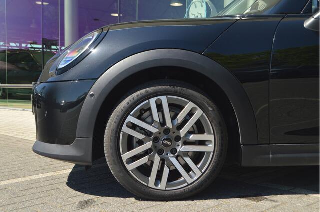 Mini COOPER Hatchback C Automaat / Classic / Pakket M / 17 inch Parallel Spoke 2-tone