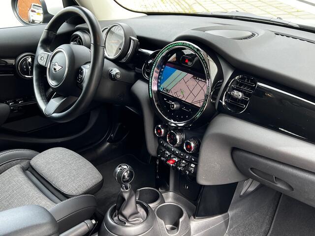 Mini COOPER Mini 1.5 Classic Chili Turbo 136 PK 5 Deurs | Airco | Apple CarPlay | Navigatie | 16" LM Velgen | Sport Int | Park Sensors | 1e Eigenaar!