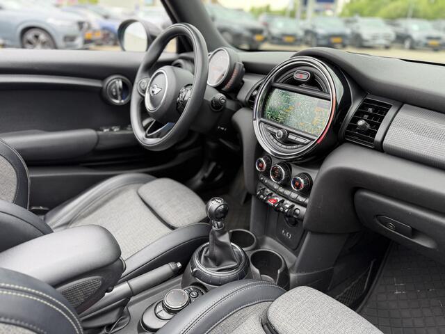 Mini COOPER Mini Cabrio 1.5 136 PK Chili Wired Pakket LED Navi Pro PDC Union Jack Dak Stoelverwarming DAB Keyless Entry