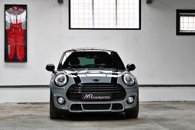 Mini COOPER Mini 1.5 Serious Business | Panoramadak | John Cooper Works | Parkeersensoren achter | 18 inch | NL auto |