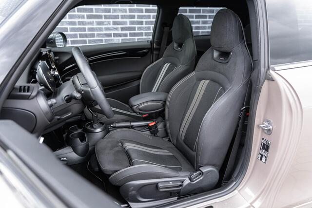 Mini COOPER Mini 1.5 Rockingham GT Edition | Panoramadak | John Cooper Works Sportstoelen | John Cooper Works Aerodynamic Kit | Navigatie | LED Koplampen | Parkeersensoren