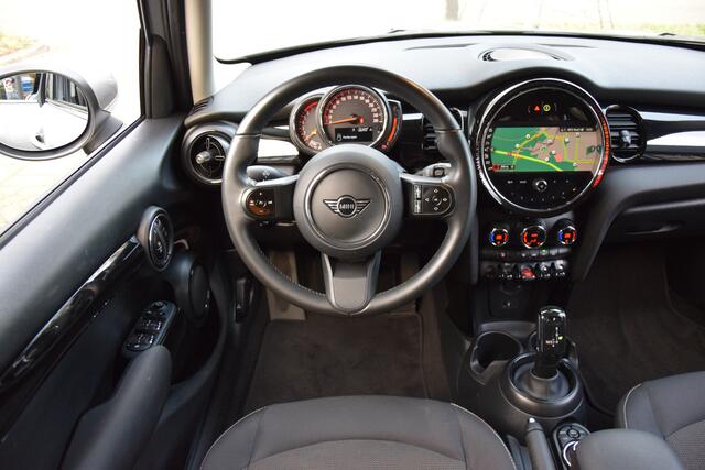 Mini COOPER Mini 1.5 136PK Camden Edition Automaat | Org. NL | BOVAG Garantie | Automatische Airco | Parkeer sensoren | All-season banden | Apple Carplay/Android Auto | LED koplampen |