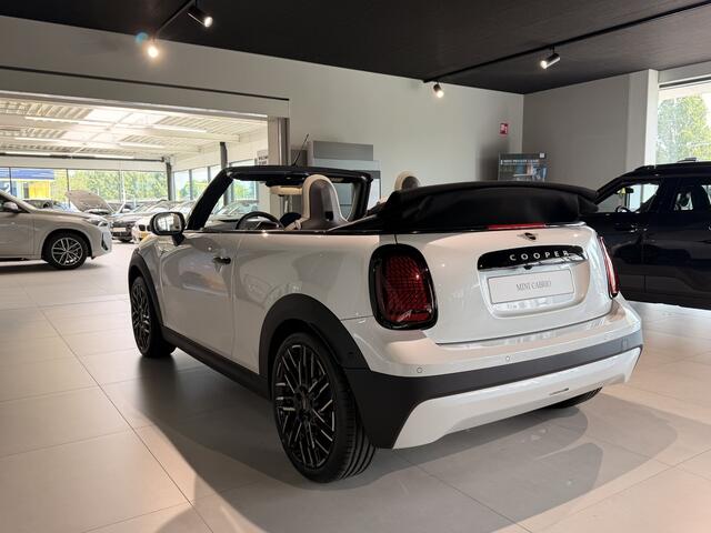 Mini COOPER Cabrio 2.0 C Favoured S pakket | Comfort Access | Stoelverwarming | Sportstoelen | Head-up display