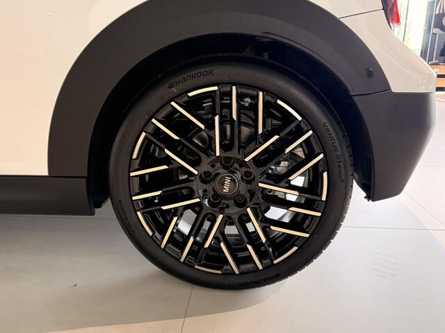 Mini COOPER Cabrio 2.0 C Favoured S pakket | Comfort Access | Stoelverwarming | Sportstoelen | Head-up display