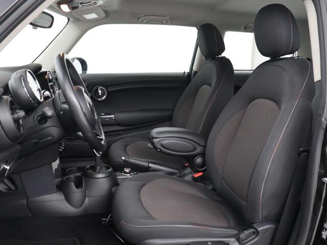 Mini COOPER 1.5 Cooper | Automaat | 87.100km NAP | Carplay | Navigatie | Cruise control | Bluetooth | Airco | Lichtmetalen velgen