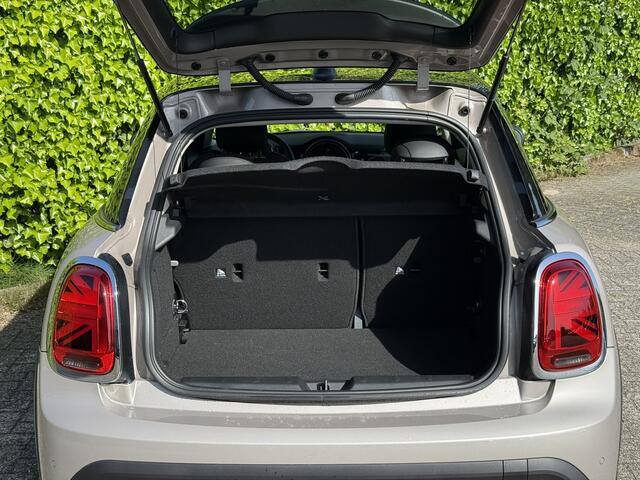 Mini COOPER Mini 1.5 | Camden Ed. | Getint Glas | PDC | Driv. Ass. | Navi