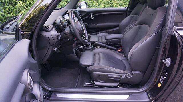 Mini COOPER 1.5 136pk Chili 3Drs Pano.Dak *Black Optik* Sportstoelen LED *Union Jack* 17inch LM 79885km!