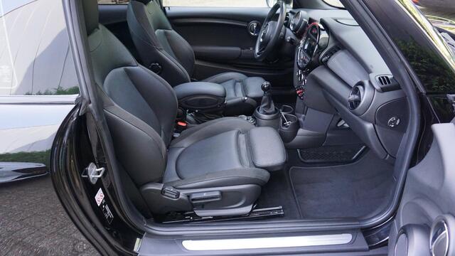 Mini COOPER 1.5 136pk Chili 3Drs Pano.Dak *Black Optik* Sportstoelen LED *Union Jack* 17inch LM 79885km!