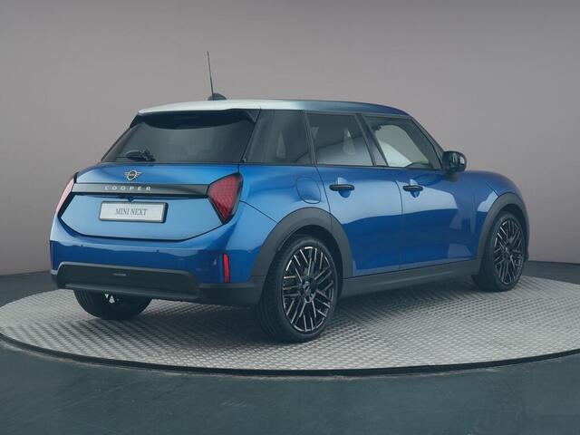 Mini COOPER 5-deurs 1.5 C Favoured Pakket L | 360 graden camera | Stoelverwarming | Sportstoelen | YUC