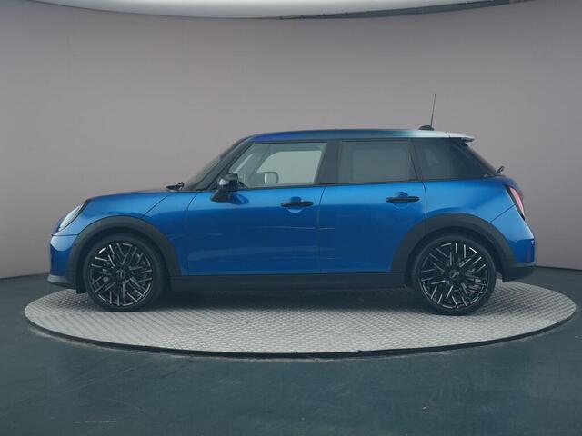 Mini COOPER 5-deurs 1.5 C Favoured Pakket L | 360 graden camera | Stoelverwarming | Sportstoelen | YUC