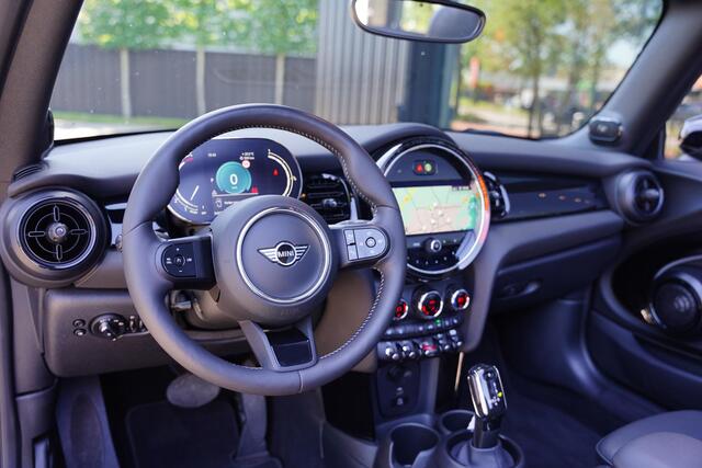 Mini COOPER Cabrio 1.5 / Harman Kardon / NL-Auto / 17 Inch