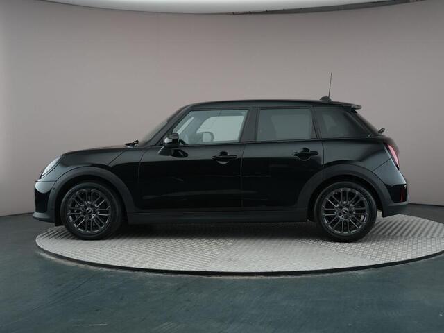 Mini COOPER 5-Deurs 1.5 C Blackyard 157 pk Pakket XS | Stoelverwarming | Head-up display |
