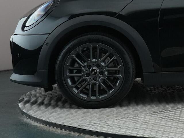 Mini COOPER 5-Deurs 1.5 C Blackyard 157 pk Pakket XS | Stoelverwarming | Head-up display |