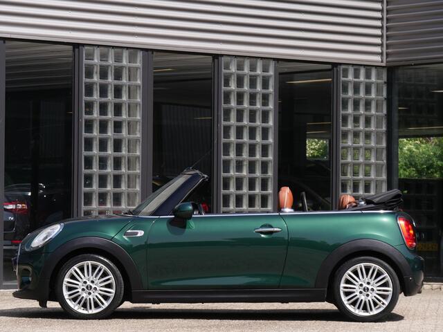 Mini COOPER Cabrio 1.5 CAMERA/ H&K AUDIO/ BRITISH RACING GREEN MET BRUIN LEDER!!
