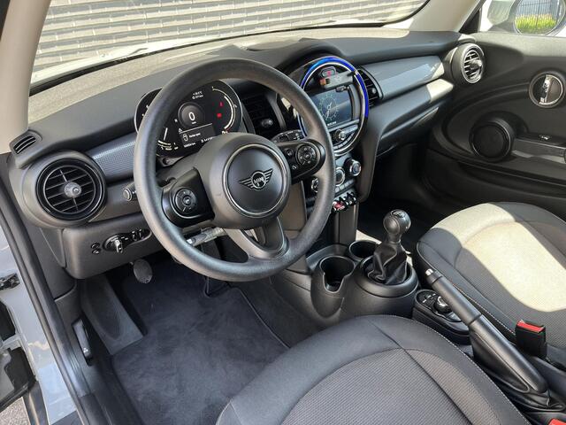 Mini COOPER Hatchback 3 deurs / Airconditioning / Elektrisch Pakket / DAB / 16 Inch / Chrome Line