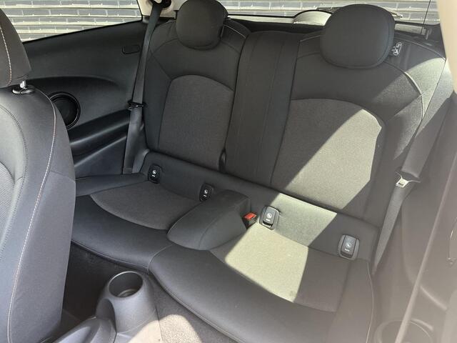Mini COOPER Hatchback 3 deurs / Airconditioning / Elektrisch Pakket / DAB / 16 Inch / Chrome Line