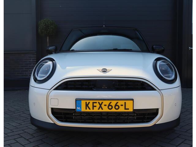 Mini COOPER Cabrio 2.0 C Favoured | HUD | Camera | Carplay | Leer | Stoel en Stuurverwarming | 18 Inch