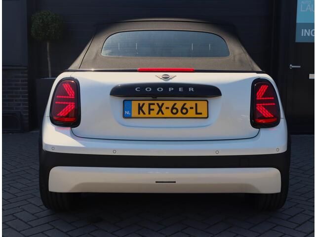 Mini COOPER Cabrio 2.0 C Favoured | HUD | Camera | Carplay | Leer | Stoel en Stuurverwarming | 18 Inch