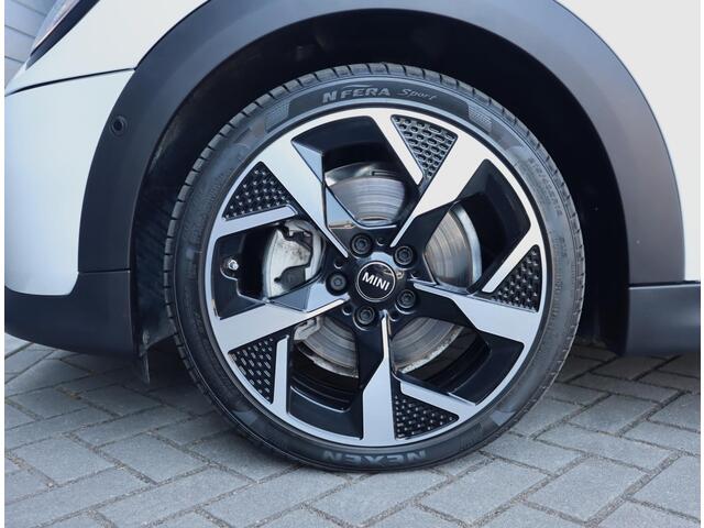 Mini COOPER Cabrio 2.0 C Favoured | HUD | Camera | Carplay | Leer | Stoel en Stuurverwarming | 18 Inch