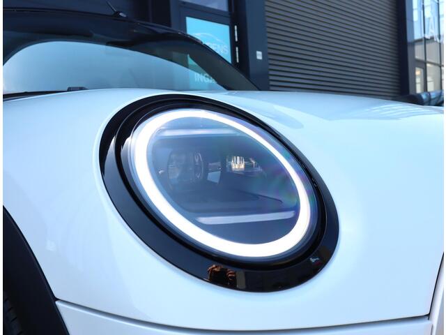 Mini COOPER Cabrio 2.0 C Favoured | HUD | Camera | Carplay | Leer | Stoel en Stuurverwarming | 18 Inch