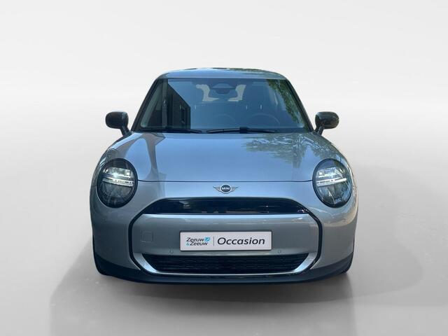 Mini COOPER 3-Deurs E Essential 40.7 kWh | Climate | Cruise | Camera | LM Velgen | Apple cp Android auto |