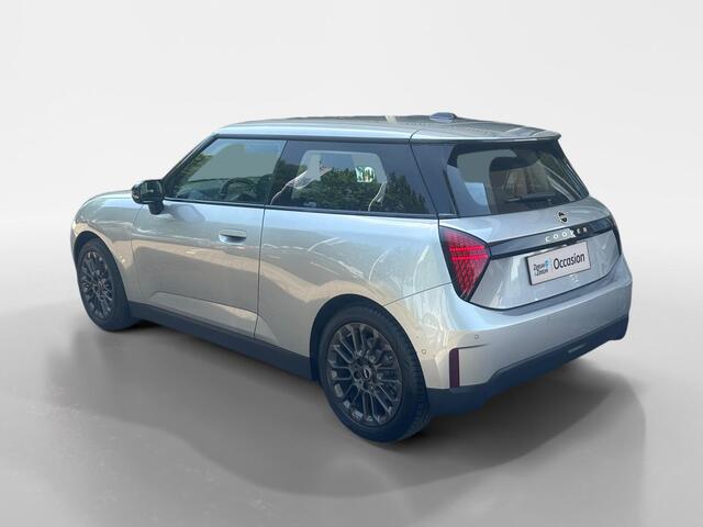 Mini COOPER 3-Deurs E Essential 40.7 kWh | Climate | Cruise | Camera | LM Velgen | Apple cp Android auto |
