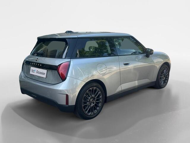 Mini COOPER 3-Deurs E Essential 40.7 kWh | Climate | Cruise | Camera | LM Velgen | Apple cp Android auto |