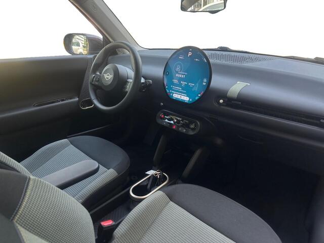 Mini COOPER 3-Deurs E Essential 40.7 kWh | Climate | Cruise | Camera | LM Velgen | Apple cp Android auto |
