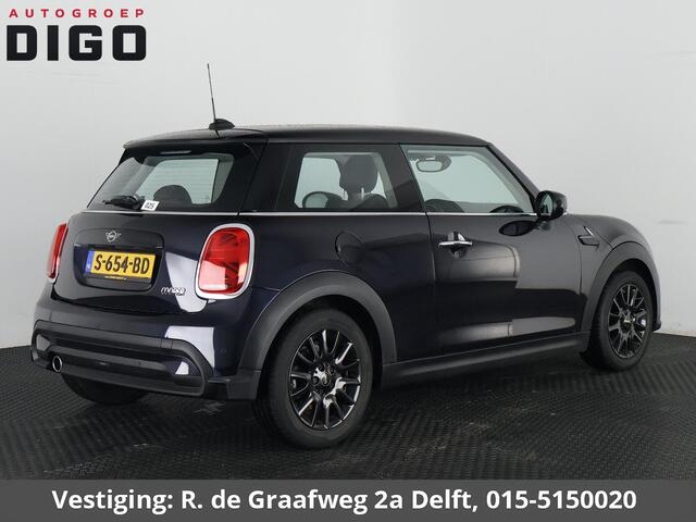 Mini COOPER 3-Deurs 1.5 Sports Classic Automaat | Apple Carplay & AndroidAUTO | Parkeersensoren | 1e eigenaar |