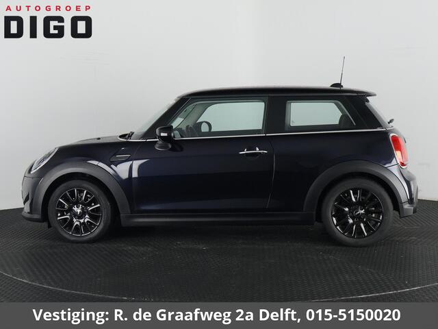 Mini COOPER 3-Deurs 1.5 Sports Classic Automaat | Apple Carplay & AndroidAUTO | Parkeersensoren | 1e eigenaar |