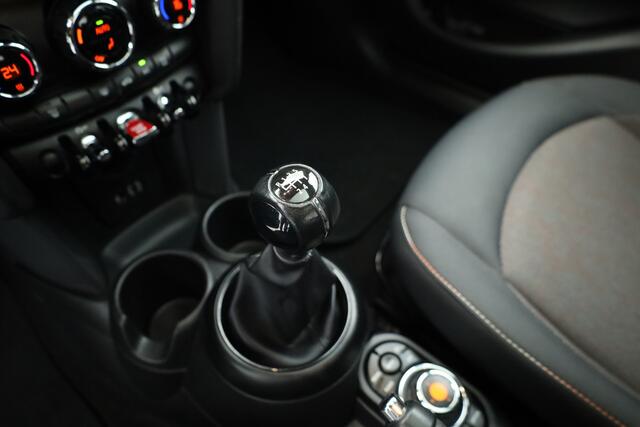 Mini COOPER 5-Deurs 1.5 136 PK Business | Rijklaar | Orig. NL | S/K-dak | 5-deurs | Climate | Cruise | NAV | Bluetooth | 16'' | Elek. Ramen V