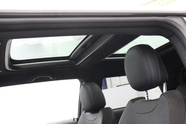 Mini COOPER Electric Yours 33 kWh - Panorama, Carplay, Leer, Cruise, Stoelverw.